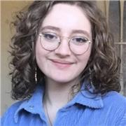 Étudiante à l'Université Paris Dauphine : professeure de soutien scolaire primaire et collège et cours particuliers.